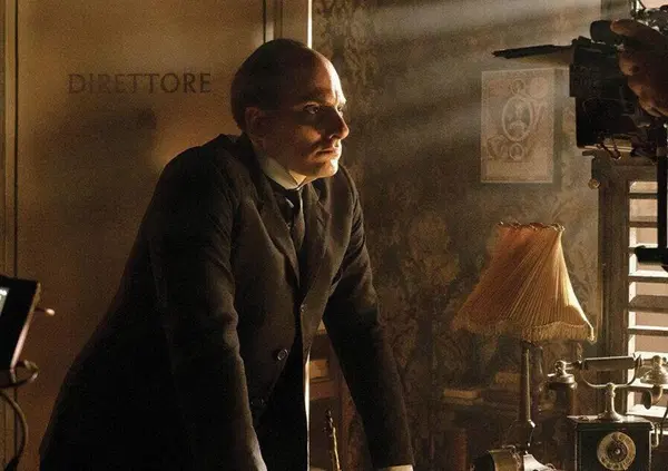 Perch&eacute; alla destra non piace M - Il figlio del secolo su Mussolini (Sky)? Da Libero al Tempo, ecco le critiche a Marinelli di Giordano Bruno Guerri, Gianluigi Paragone e...