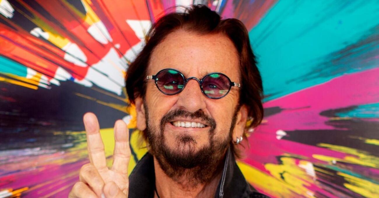 Abbiamo ascoltato il nuovo disco di Ringo Starr, Look Up, ma com&rsquo;&egrave;? Altro che Beatles, pi&ugrave; country di cos&igrave; non si pu&ograve;. Ecco perch&eacute; dimostra che siamo ancora nel Novecento&hellip;