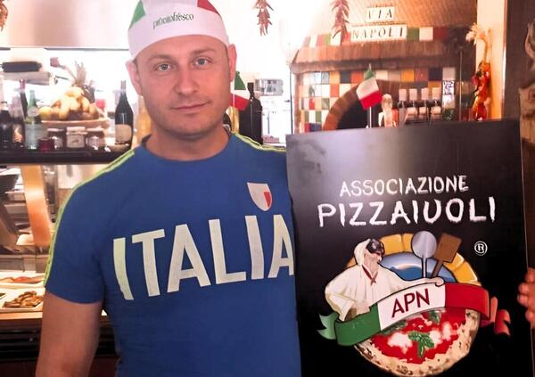 La storia del pizzaiolo arruolato coi russi e arrestato in Ucraina &egrave; un promo dell&rsquo;Italia? Da Toto Cutugno al trono di Uomini e Donne, ecco perch&eacute; Gianni Cenni col suo video tragicomico sembra l&#039;italiano medio: siamo tutti (o alcuni) come lui?