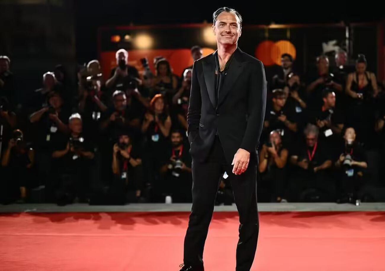 Jude Law con Vladimir Putin conferma: interpretare un dittatore al cinema &egrave; una sofferenza. Perch&eacute; non lo criticate come Luca Marinelli in Mussolini M - Il figlio del secolo?
