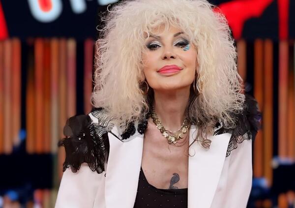 Abbiamo ascoltato &ldquo;Antidiva putiferio&rdquo;, il nuovo disco di Donatella Rettore (in tv con &ldquo;Ora o mai pi&ugrave;&rdquo;): ma com&rsquo;&egrave;? Si ostina a fare la giovane (che non &egrave;), ma sembra un Maradona in pensione&hellip;