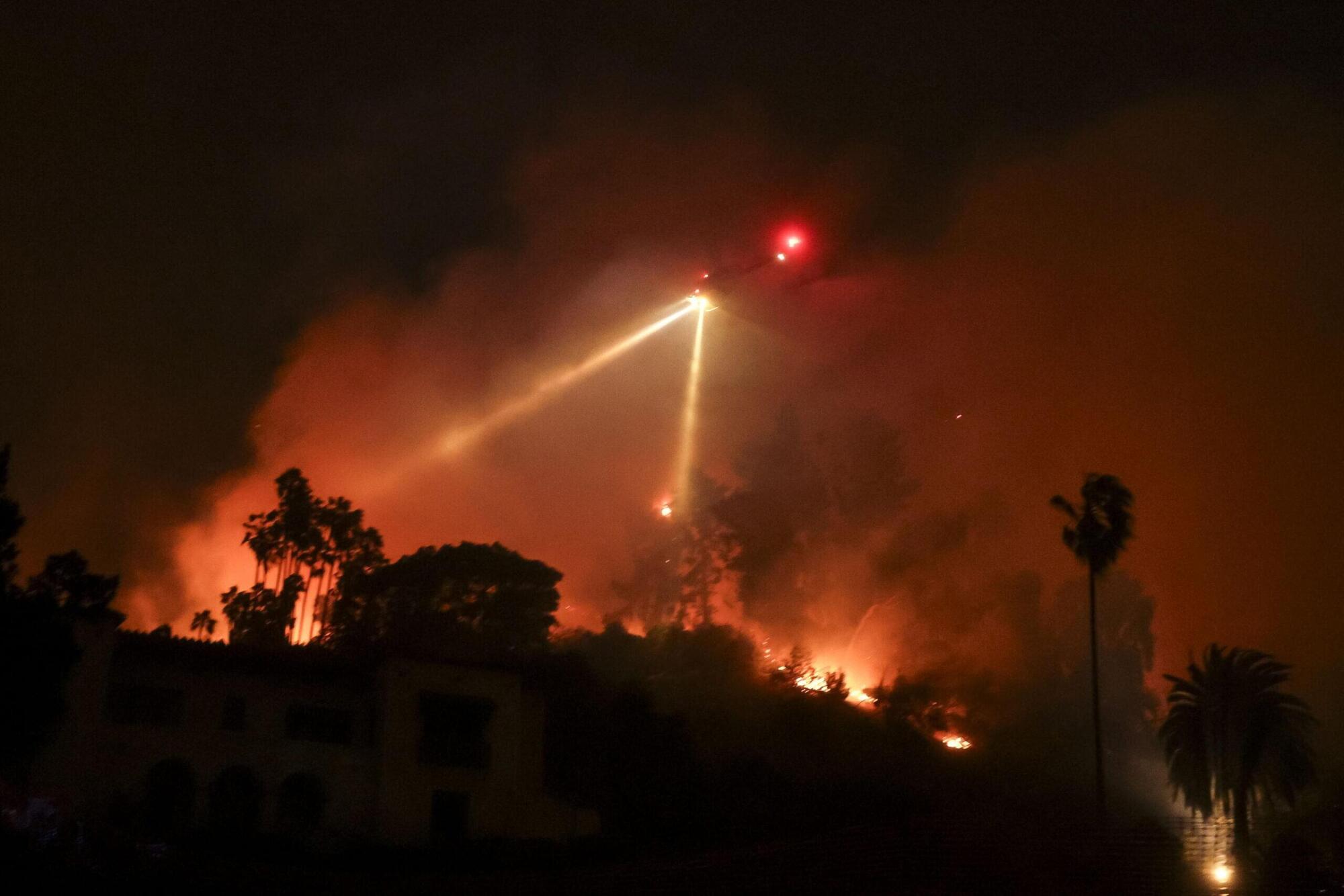 Un&#039;immagine degli incendi a Los Angeles