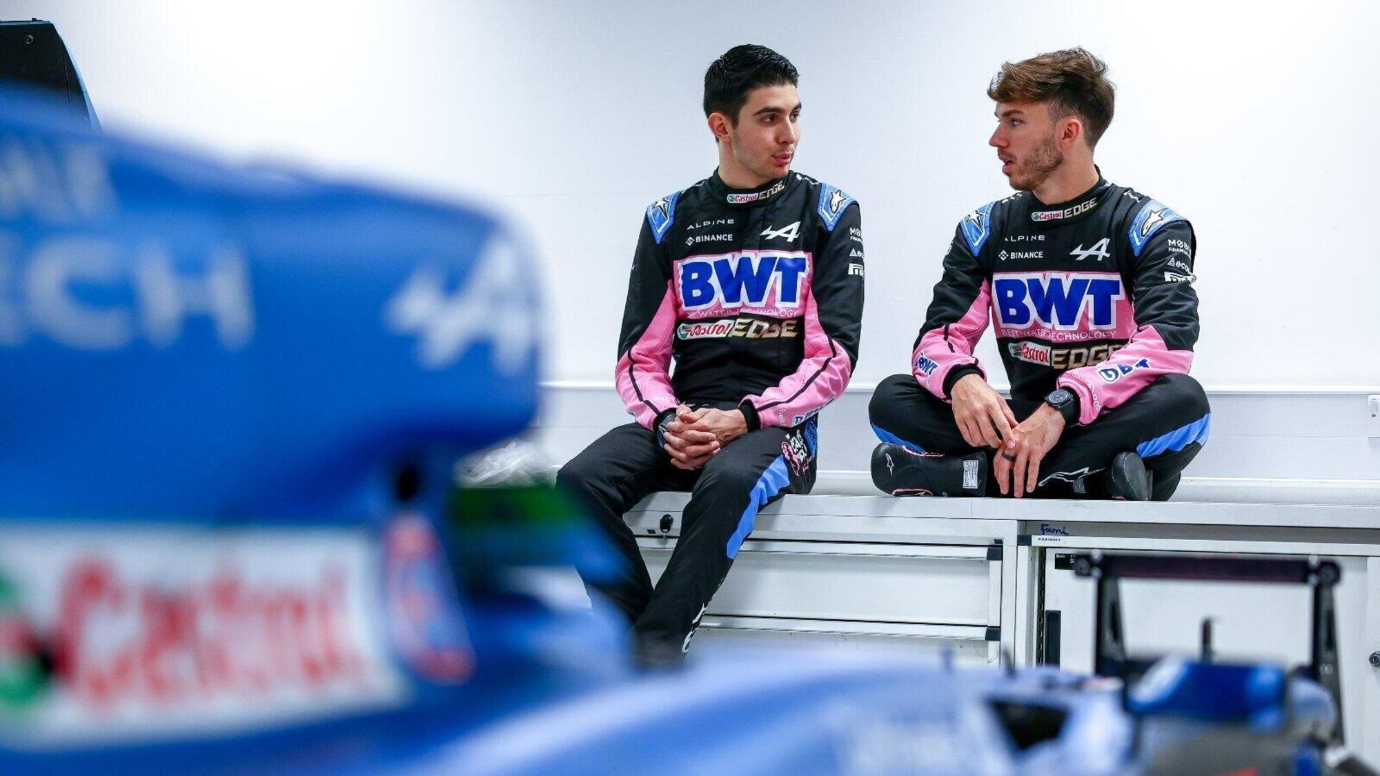 Esteban Ocon insieme a Pierre Gasly, il suo compagno di squadra in Alpine dal 2023