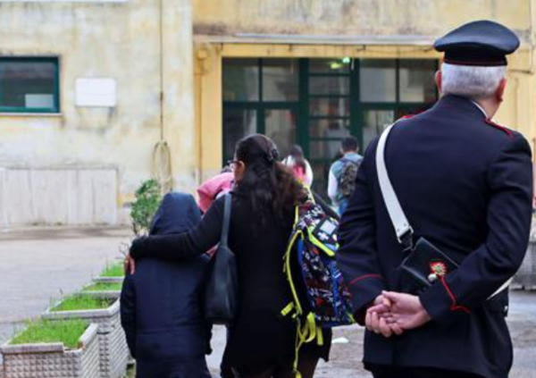 Ma avete visto cosa aveva nel telefonino la professoressa di Castellammare arrestata per violenza sessuale su minori? 17mila foto por*o, le &ldquo;bamboline&rdquo;, le chat e oggi c&#039;&egrave; l&#039;interrogatorio&hellip;