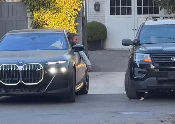 Ben Affleck in Bmw? Guardate come litiga con la polizia in auto dopo l&#039;incendio di Los Angeles e perch&eacute; [VIDEO]