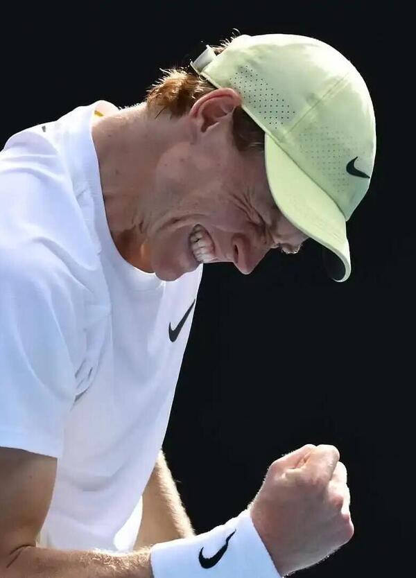 Australian Open, ma Sinner che cosa ha avuto? &ldquo;Chi soffre di attacchi di panico...&rdquo;. Parla la psicologa Antonella Elena Rossi: &ldquo;Jannik deve capire che pu&ograve; perdere, perch&eacute;...&rdquo;