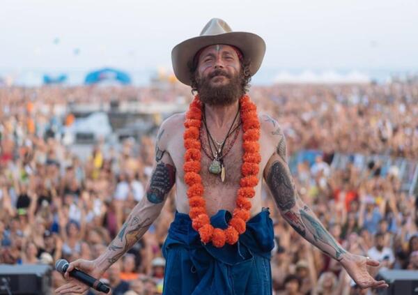 Non rompete il caz*o a Jovanotti per il suo Bike Concert. &ldquo;Ora vuole distruggere le montagne&rdquo;. Come? Con un concerto, in un festival trentennale, per soli ciclisti&hellip;