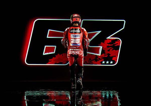 Alla presentazione Ducati c&rsquo;&egrave; il miglior Pecco Bagnaia di tutti i tempi, anche se riparte da zero: &ldquo;Sar&ograve; un gentiluomo con Marc Marquez&rdquo;