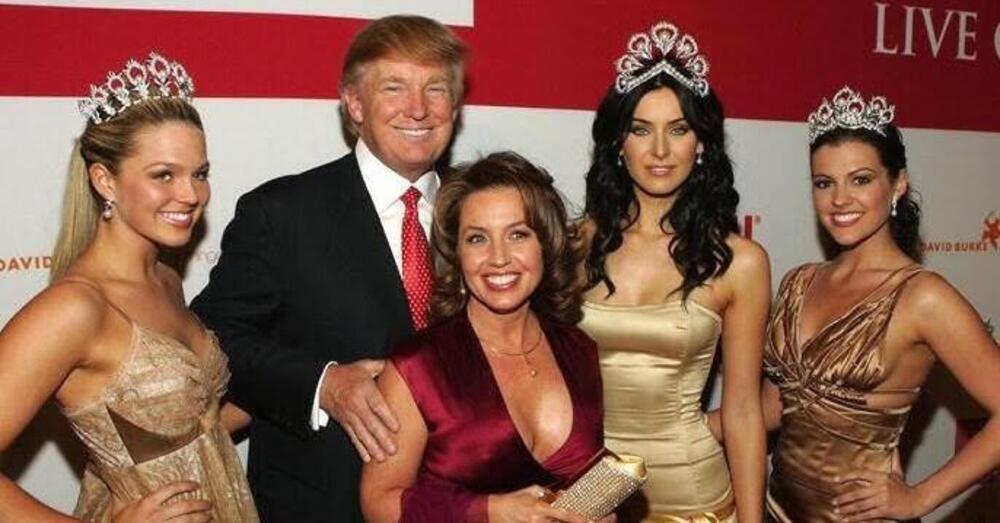 Trump, le modelle e la denuncia dimenticata: ma cosa c&#039;entra Miss Universo? E chi &egrave; l&#039;imprenditore coinvolto? Vi raccontiamo tutto, perch&eacute; c&#039;&egrave; di mezzo anche qualcuno di noi...