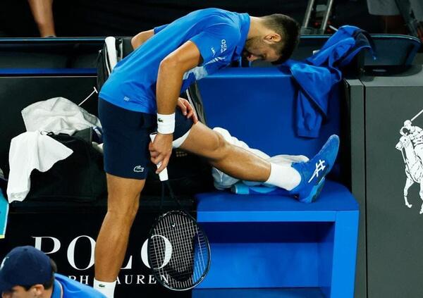 Australian Open, Djokovic batte Alcaraz, ma Bertolucci: &ldquo;Il medical time out? Pensate davvero che non ci sia tattica? Carlos? Ha voluto strafare e&hellip;&rdquo; E sul ritiro di Nole...