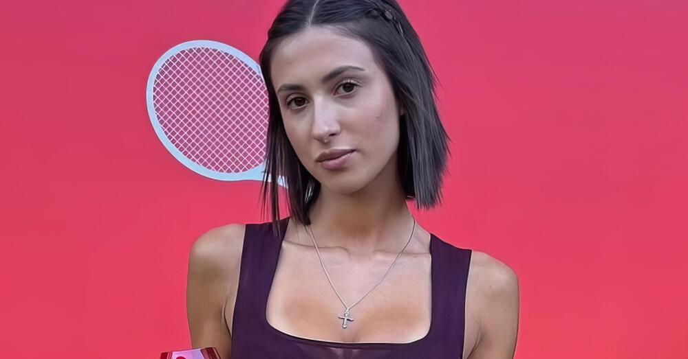 Australian Open, c&rsquo;&egrave; un nuovo talento senza Anna Kalinskaya: Angelina Censori, sorella di Bianca, approfitta dell&#039;assenza della fidanzata (?) di Sinner per rubare la scena del gossip [FOTO]