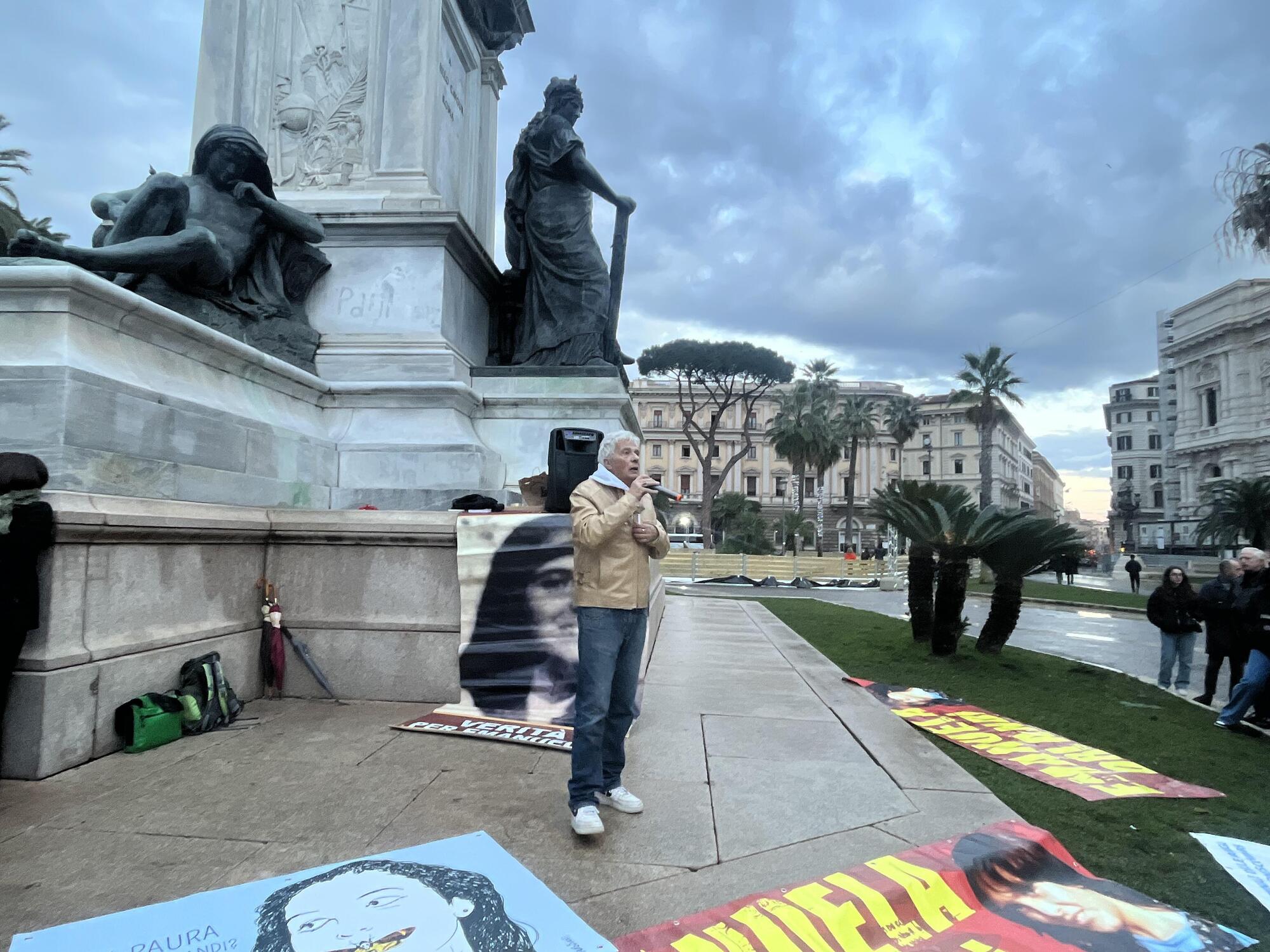 Pietro Orlandi al sit-in per la sorella Emanuela