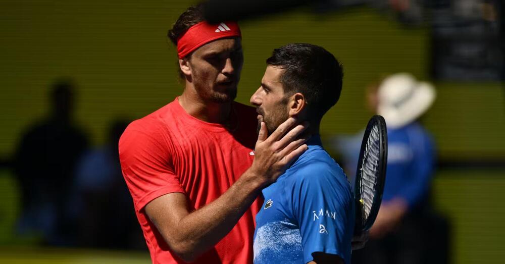 Australian Open, Djokovic si ritira e si scatena una (folle) shitstorm, Zverev: &ldquo;So che avete pagato, ma&hellip;&rdquo;. Intanto la Pennetta su Sinner contro Shelton...