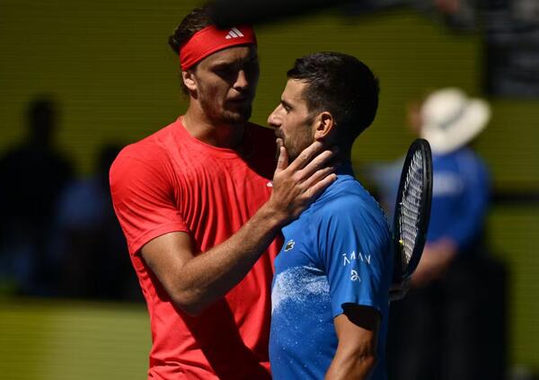 Australian Open, Djokovic si ritira e si scatena una (folle) shitstorm, Zverev: &ldquo;So che avete pagato, ma&hellip;&rdquo;. Intanto la Pennetta su Sinner contro Shelton...