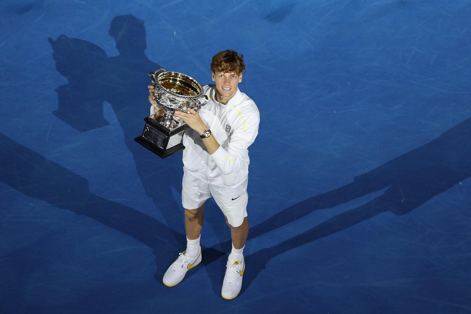 Australian Open, Sinner con la coppa