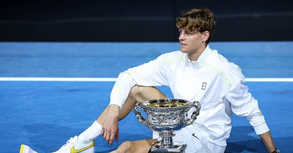 Australian Open, ma Sinner ha copiato Djokovic su Kobe Bryant? Ecco perch&eacute; Jannik ha messo le scarpe del Mamba dopo aver vinto la finale a Melbourne, ma Nole...