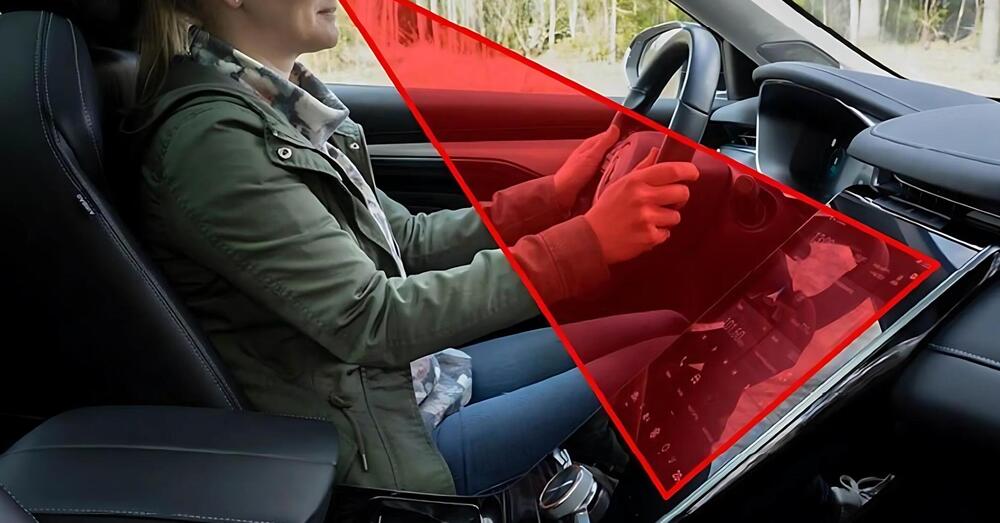 Altro che telefono, il pericolo principale in auto &egrave; il touchscreen: si torner&agrave; ai tasti fisici (per paura del giudizio di Euro Ncap?) a prescindere dal Codice della strada?