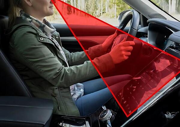 Altro che telefono, il pericolo principale in auto &egrave; il touchscreen: si torner&agrave; ai tasti fisici (per paura del giudizio di Euro Ncap?) a prescindere dal Codice della strada?