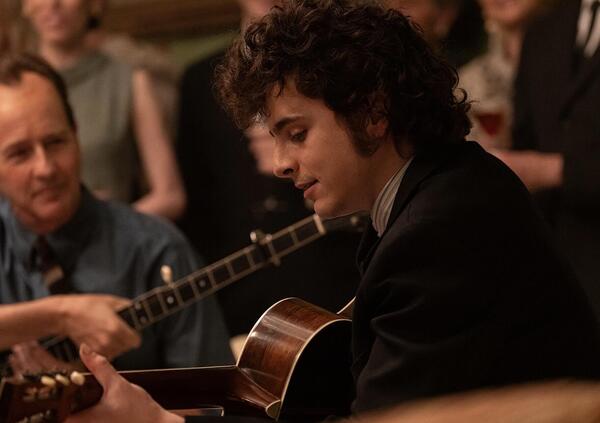 Abbiamo visto al cinema &ldquo;A Complete Unknown&rdquo; con Timoth&eacute;e Chalamet: ma com&rsquo;&egrave;? Di Bob Dylan non sappiamo nulla, nell&rsquo;epoca in cui degli artisti conosciamo tutto. Ecco perch&eacute; quello di Mangold &egrave; un film anti-contemporaneo