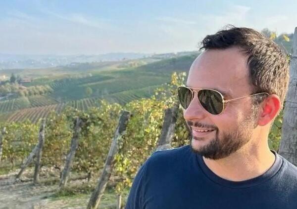 Milano, tragedia in moto: Fabio Postiglione, il giornalista del Corriere della sera minacciato dalla camorra, muore in un incidente sulla tangenziale. &Egrave; stato urtato da un furgone?