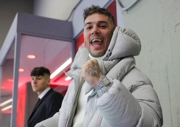 Emis Killa indagato nell&#039;inchiesta ultr&agrave; a Milano rinuncia a Sanremo: &ldquo;Faccio un passo indietro&rdquo;. L&#039;arsenale in casa, il pestaggio dello steward, la cena di Natale con Lucci&hellip;