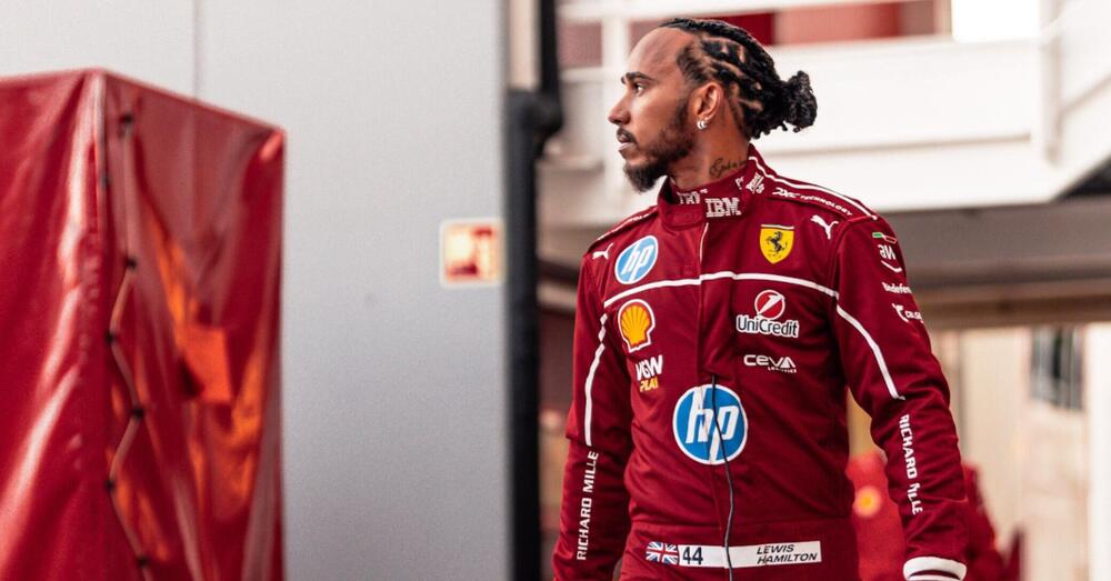 Lewis Hamilton, a Barcellona con la Ferrari comincia nel peggiore dei modi. Eppure per i tifosi che credono alla cabala &egrave; quasi un miracolo