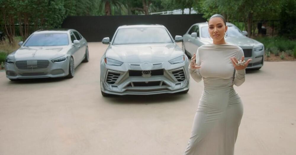 Ok, ma avete visto Kim Kardashian che spacca una Bmw con una mazza da baseball? C&#039;entra Kanye West? O forse Beyonc&eacute;... [VIDEO]