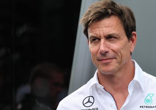 Toto Wolff dopo Hamilton a Maranello: &ldquo;&Egrave; come un divorzio, come vedere il tuo ex con un&rsquo;altra&rdquo;. E Piero Ferrari&hellip;