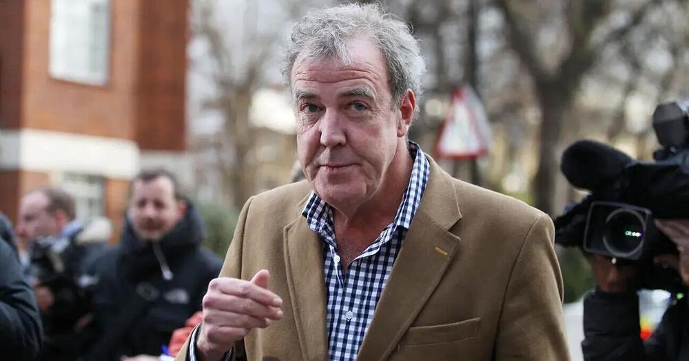 Jeremy Clarkson contro l&rsquo;intelligenza artificiale? &ldquo;Ho cercato di preoccuparmi, faccio fatica. Ma c&rsquo;&egrave; un problema&hellip;&rdquo;. E su DeepSeek e i giovani che smettono di bere alcol&hellip;