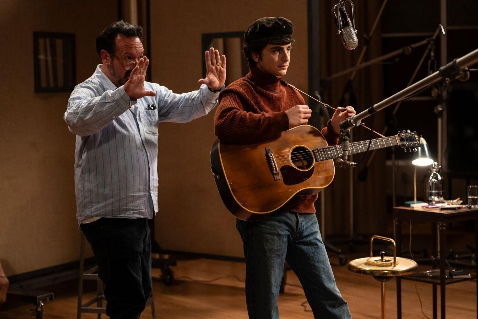 Timoth&eacute;e Chalamet (in Bob Dylan) in A Complete Unkwown