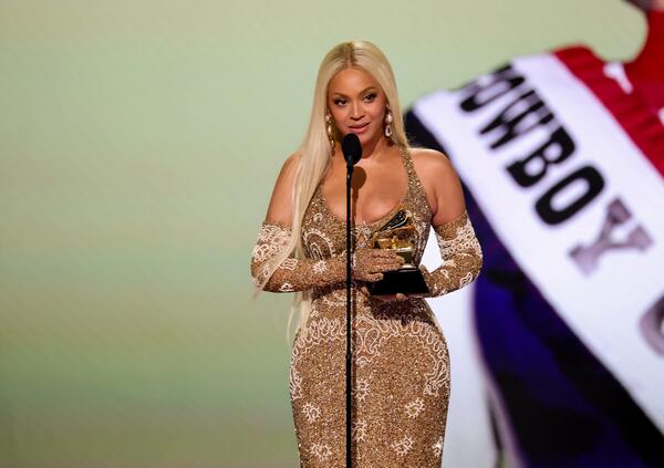 Beyonc&eacute; meritava di vincere ai Grammy Awards? Cowboy Carter &egrave; davvero il miglior album in assoluto del 2024? Ecco perch&eacute; potrebbe essere questione di complotti e meme sui ringraziamenti...