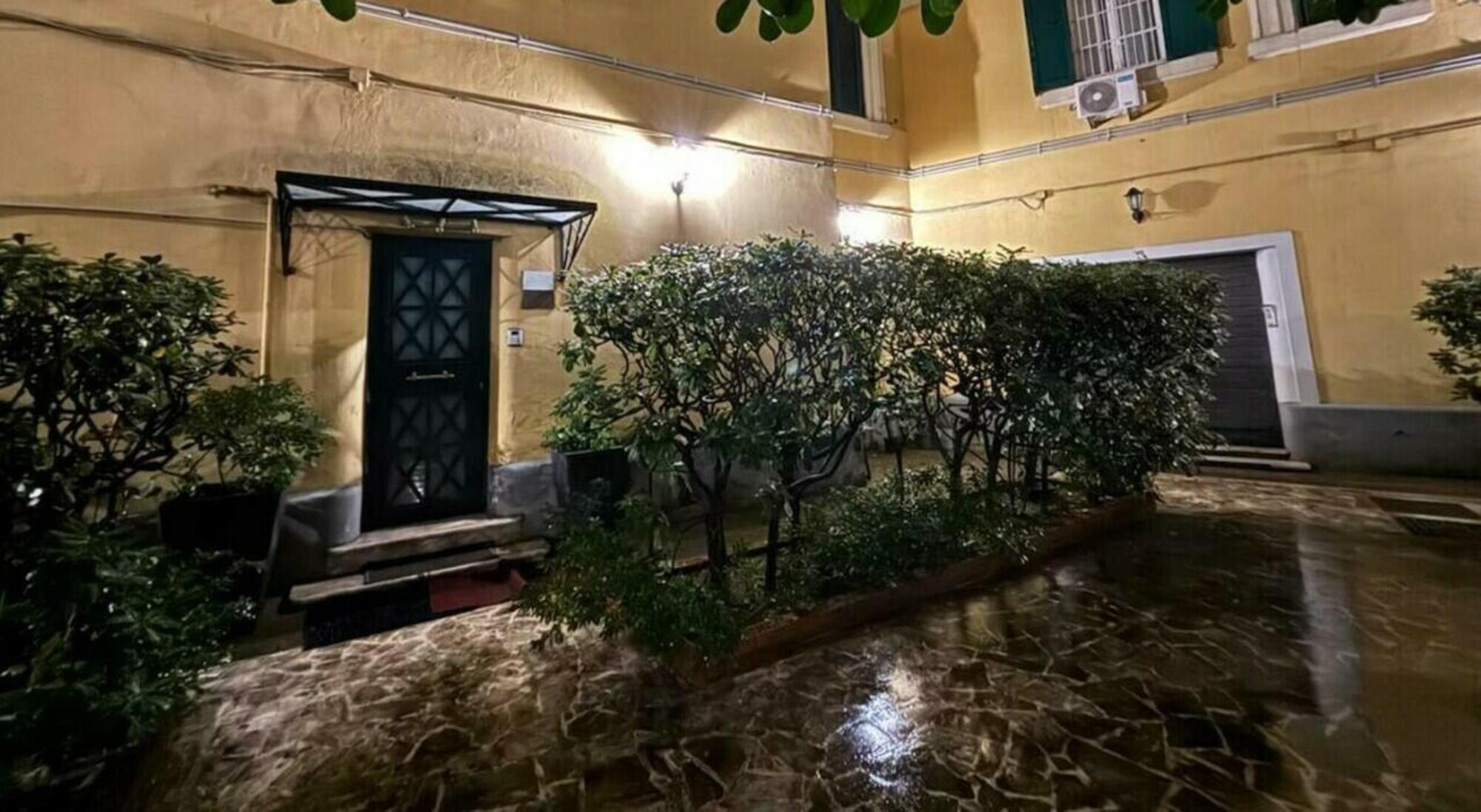 Il palazzo in cui abitavano le due sorelle morte nel quartiere Prati a Roma