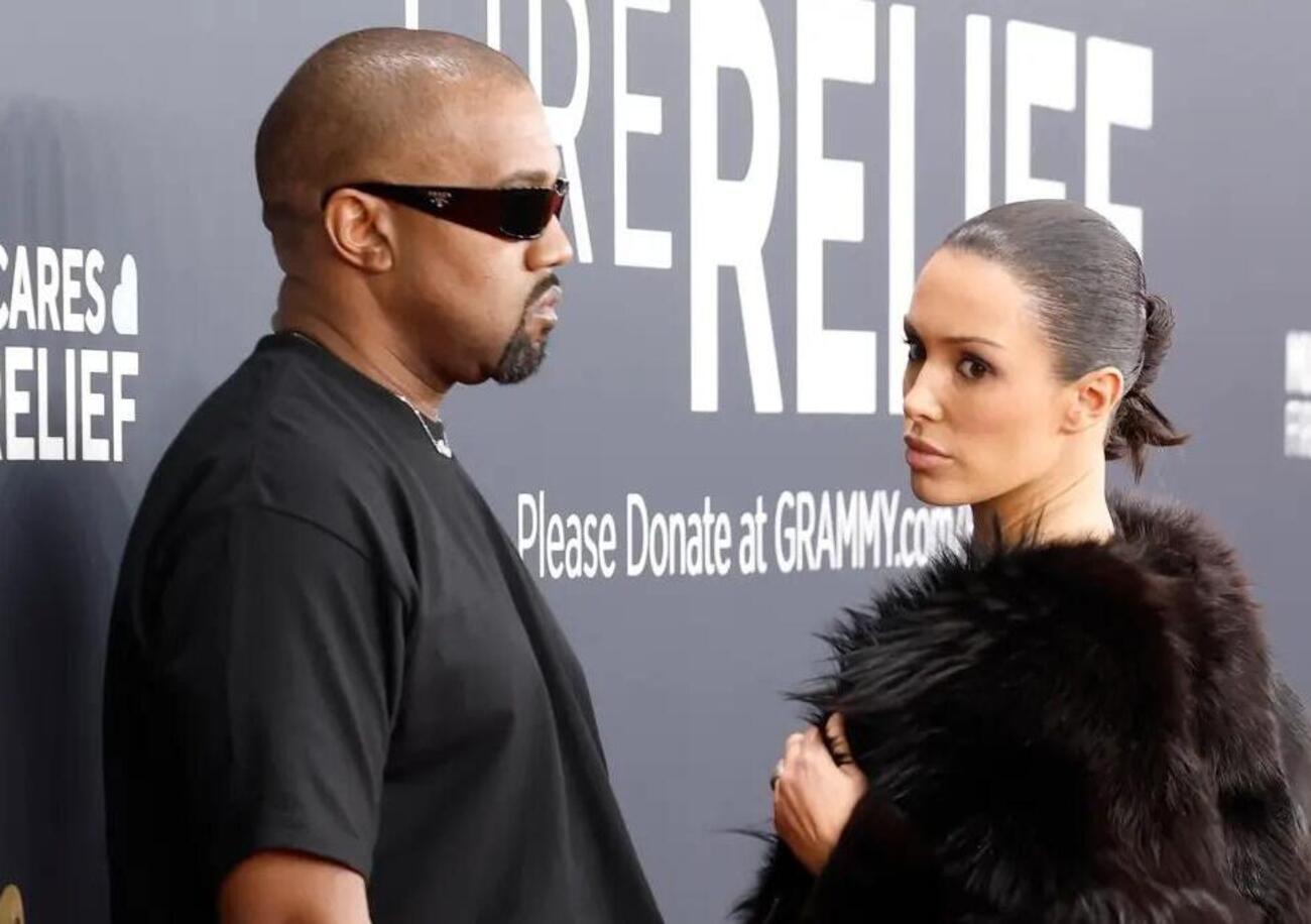 Bianca Censori nuda verr&agrave; punita? Parla la polizia. Ma lo scherzo ai Grammy coster&agrave; 20 milioni a Kanye West? E cosa c&rsquo;entra Kendrick Lamar? Intanto Ye e la moglie fanno festa&hellip; [FOTO e VIDEO]