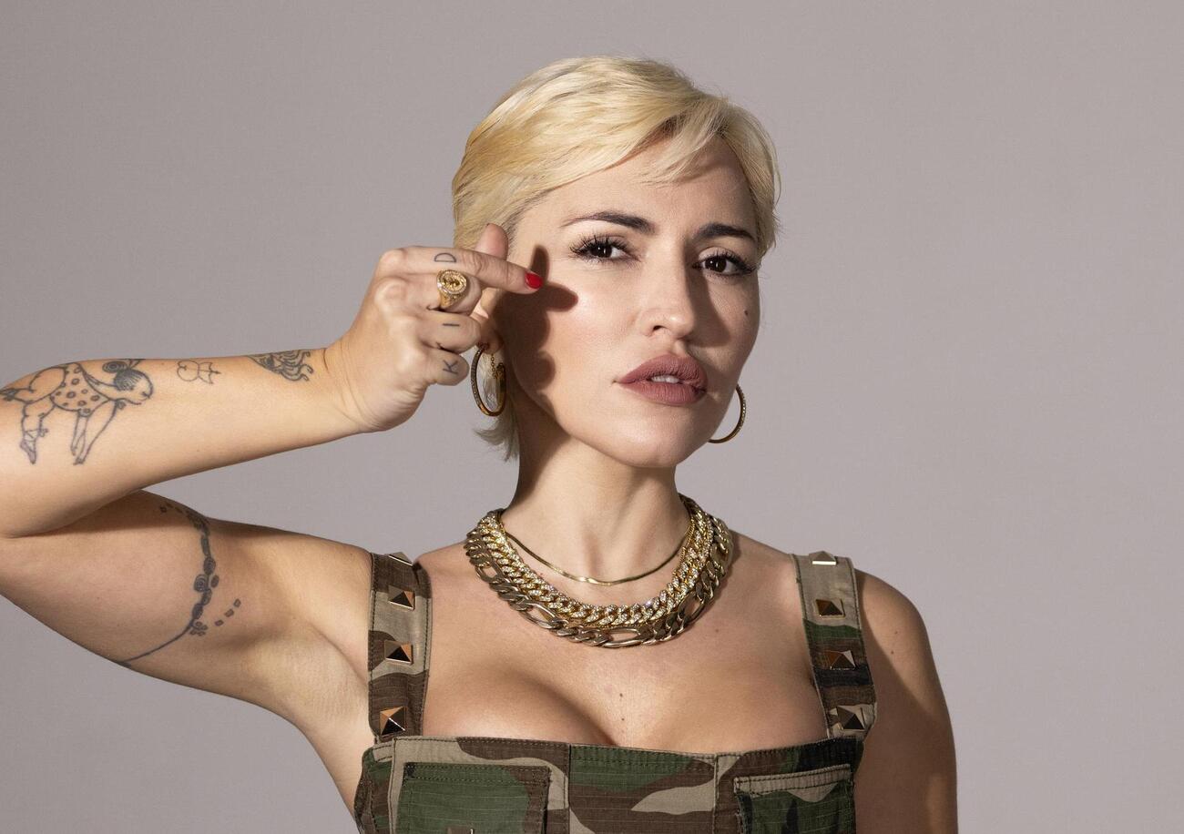 Abbiamo incontrato Serena Brancale, con Anema e Core a Sanremo 2025, e vi spieghiamo perch&eacute; la amerete, se riuscirete ad andare oltre a &ldquo;Baccal&agrave;&rdquo; e &ldquo;La zia&rdquo;, virali sui social&hellip;
