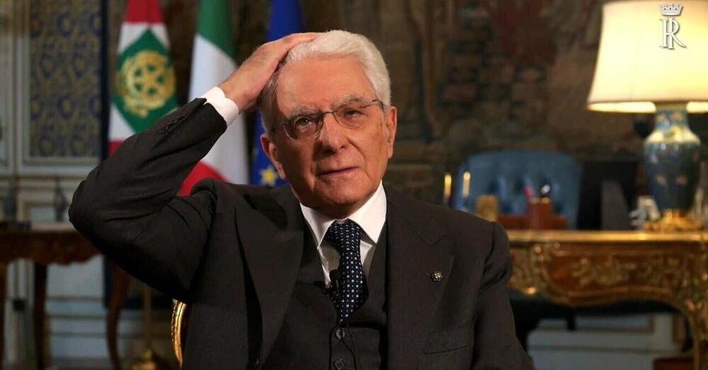 Ma chi lecca Mattarella sa che una presidenza di dieci anni &egrave; &ldquo;un&#039;anomalia non prevista dalla Costituzione&rdquo;? Mario Giordano contro la stampa inginocchiata e i corazzieri mediatici: &ldquo;Una gara di adulazione, fiumi di saliva&rdquo;