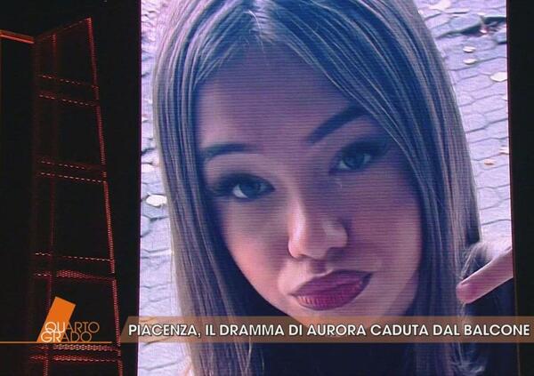 Aurora Tila non si &egrave; suicidata? L&#039;autopsia incastra l&#039;ex fidanzato: &quot;Le ha colpito le mani per farla cadere...&quot;. Ecco perch&eacute; e come mai qualcuno ha profanato il memoriale della 13enne di Piacenza...