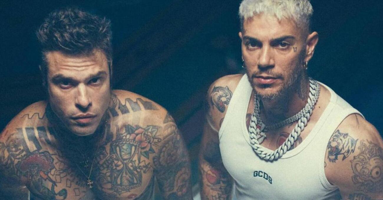 Caso ultras, dopo l&rsquo;avviso di garanzia a Emis Killa, ci sar&agrave; qualche notizia su Fedez durante Sanremo? Tra Procura e giornalisti circola la voce. Ecco cosa non torna nelle sue dichiarazioni. E occhio al personal trainer di Tony Effe&hellip;
