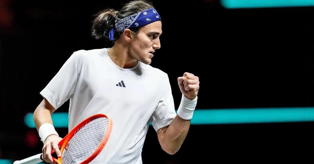 Ok, ma chi caz*o &egrave; Mattia Bellucci, il tennista convinto di poter essere Sinner che ha battuto Medvedev all&rsquo;Atp di Rotterdam (con servizio da sotto)?