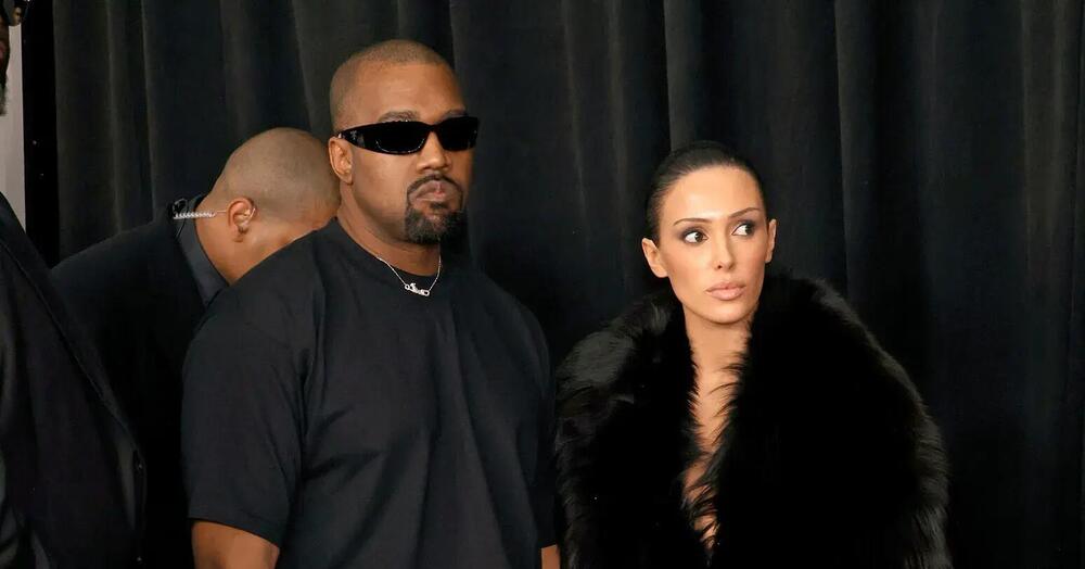 Bianca Censori, Kanye West ammette di manipolarla? Lo sfogo su X: &ldquo;Sta con miliardario, perch&eacute; ascoltare stupide stron*e al verde?&rdquo; E Kim Kardashian (l&rsquo;ex) gli risponde&hellip;