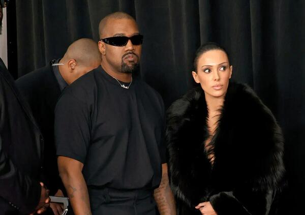 Bianca Censori, Kanye West ammette di manipolarla? Lo sfogo su X: &ldquo;Sta con miliardario, perch&eacute; ascoltare stupide stron*e al verde?&rdquo; E Kim Kardashian (l&rsquo;ex) gli risponde&hellip;