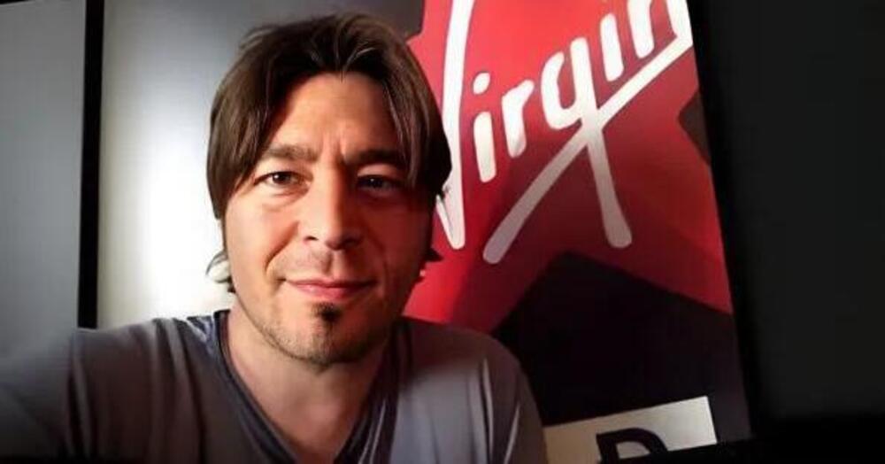 Ma com&#039;&egrave; morto Alex Benedetti, dj e direttore di Virgin Radio? Si indaga sulla tragedia (inaspettata) mentre era in ufficio a Milano...