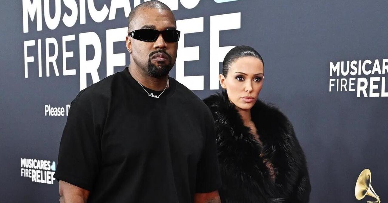 Kanye West, da Bianca Censori a Hitler: ma che caz*o di t-shirt vende su Yeezy.com Ye dopo il Super Bowl e la polemica su X?