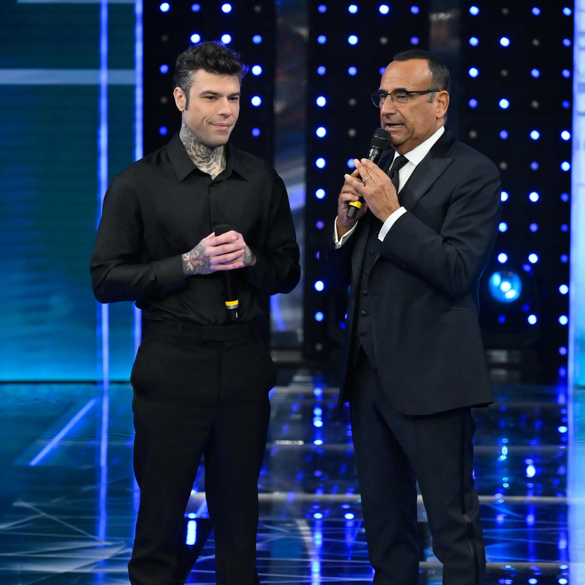 Fedez e Carlo Conti sul palco del Teatro Ariston