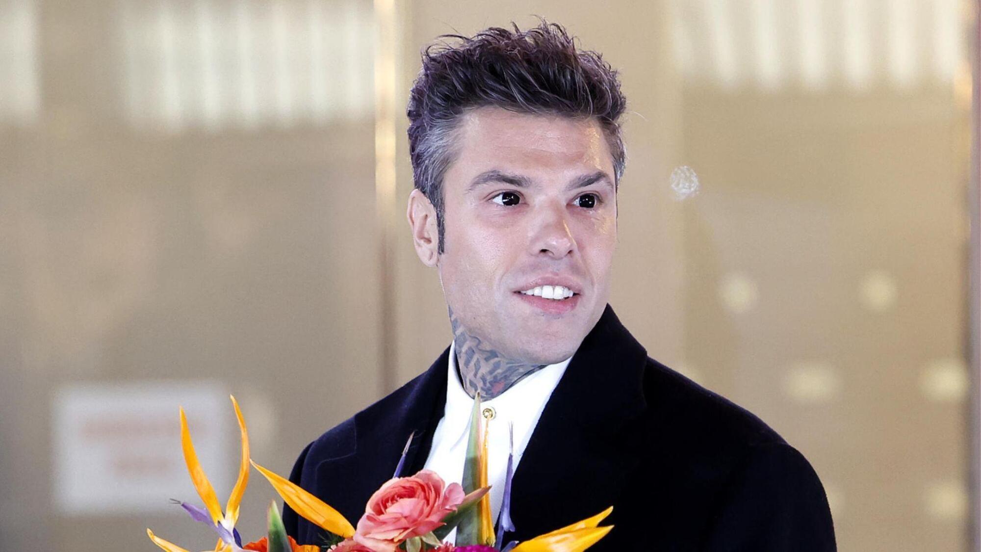 fedez sanremo 2025 occhi neri lenti