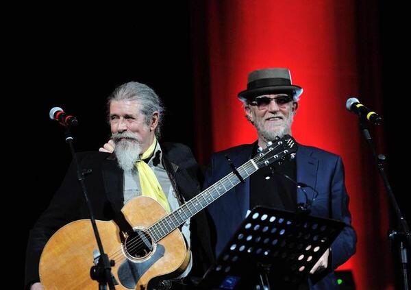 De Gregori contro il Festival? Siamo andati a &ldquo;Noi non ci Sanremo&rdquo;, l&#039;evento &ldquo;anti Ariston&rdquo; dove Francesco e il fratello Luigi...