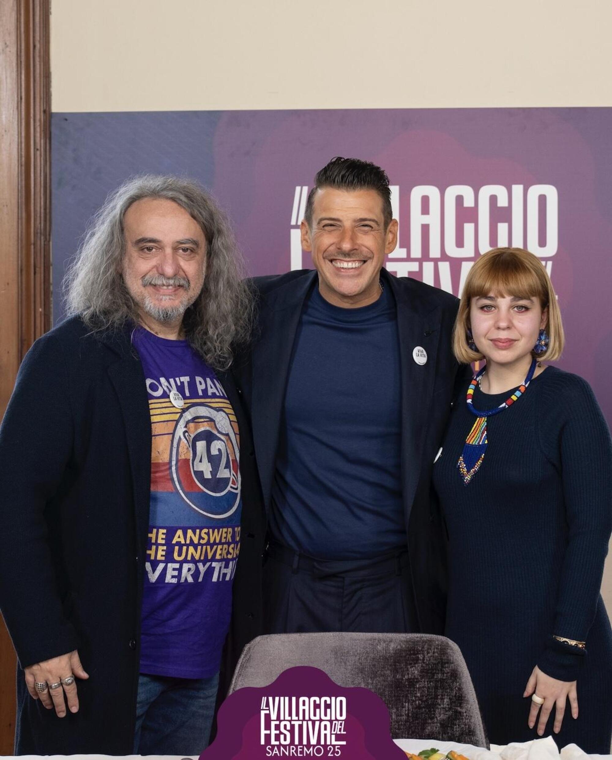 Francesco Gabbani a pranzo con Michele e Lucia Monina nel Villaggio del Festival di Sanremo