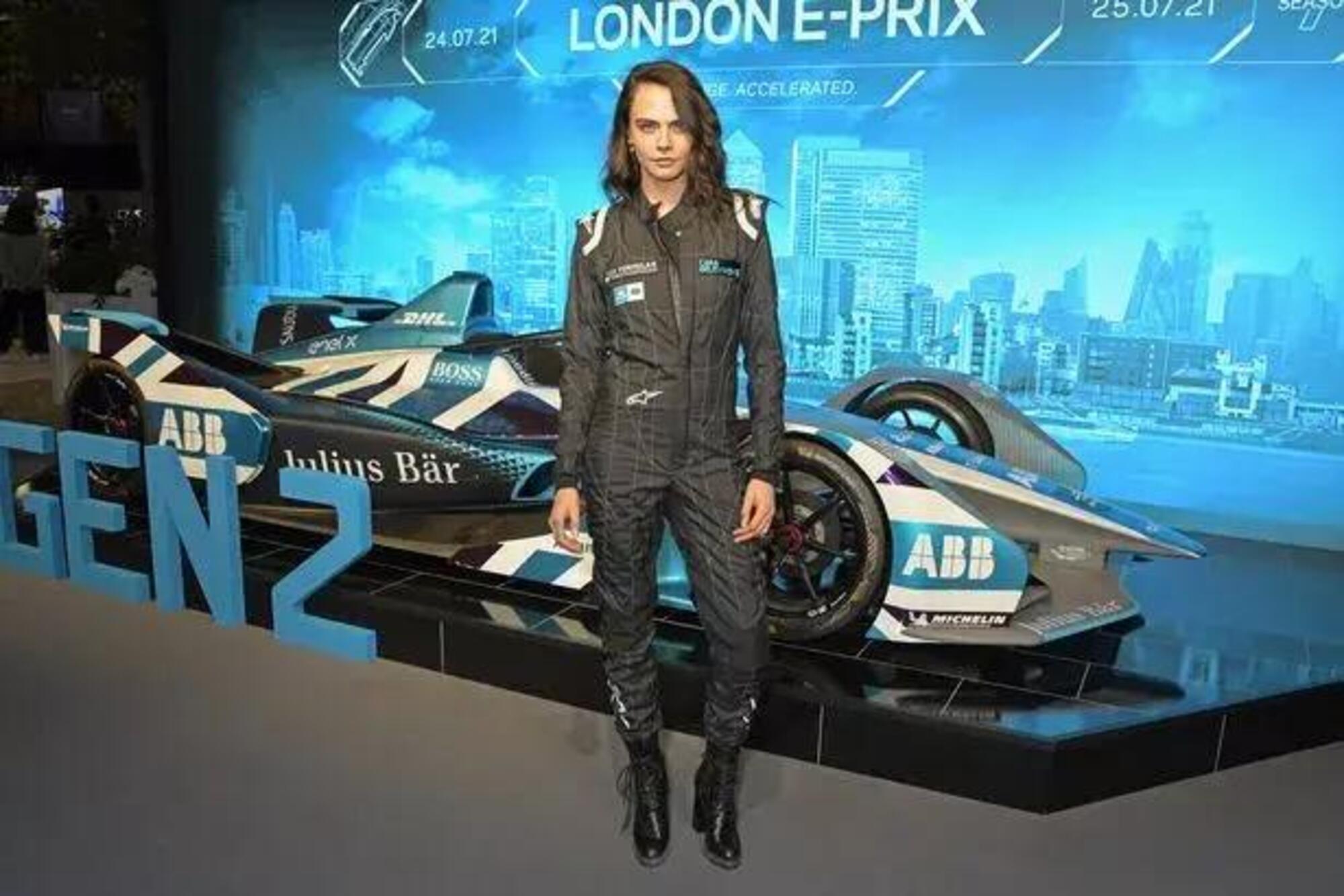 Cara Delevigne all&#039;E-Prix di Londra, quando le venne data l&#039;opportunit&agrave; di guidare un giro al volante della monoposto di Formula E