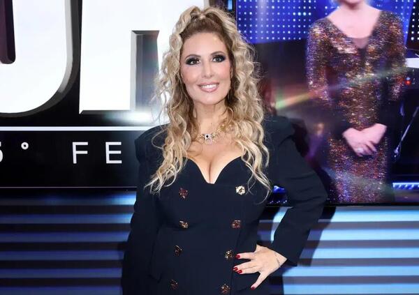 Sanremo 2025, Selvaggia Lucarelli contro Cristicchi e &ldquo;Quando sarai piccola&rdquo;: &ldquo;Pericolosa la romanticizzazione dell&#039;Alzheimer. La canzone? Non un granch&eacute;: lesa maest&agrave;? E se Amadeus l&#039;ha esclusa&hellip;&rdquo;. E sulla musica, la malattia e il voto del pubbllico