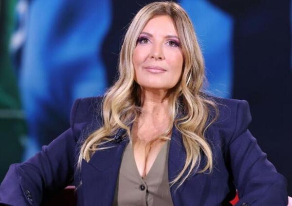 Selvaggia Lucarelli contro l&rsquo;Estetista cinica, ma a cosa si riferisce? &ldquo;Adesso organizzo un bel gruppetto di persone e&hellip;&rdquo;. C&rsquo;entra un &ldquo;Chiamo i carabinieri&rdquo;? L&rsquo;influencer smentisce: &ldquo;Nessun intento polemico&rdquo;, ma...