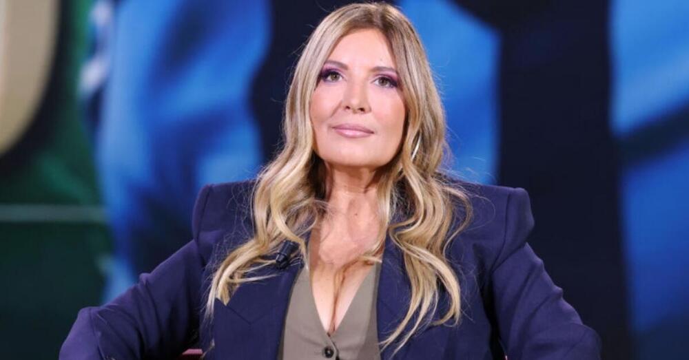 Selvaggia Lucarelli contro l&rsquo;Estetista cinica, ma a cosa si riferisce? &ldquo;Adesso organizzo un bel gruppetto di persone e&hellip;&rdquo;. C&rsquo;entra un &ldquo;Chiamo i carabinieri&rdquo;? L&rsquo;influencer smentisce: &ldquo;Nessun intento polemico&rdquo;, ma...